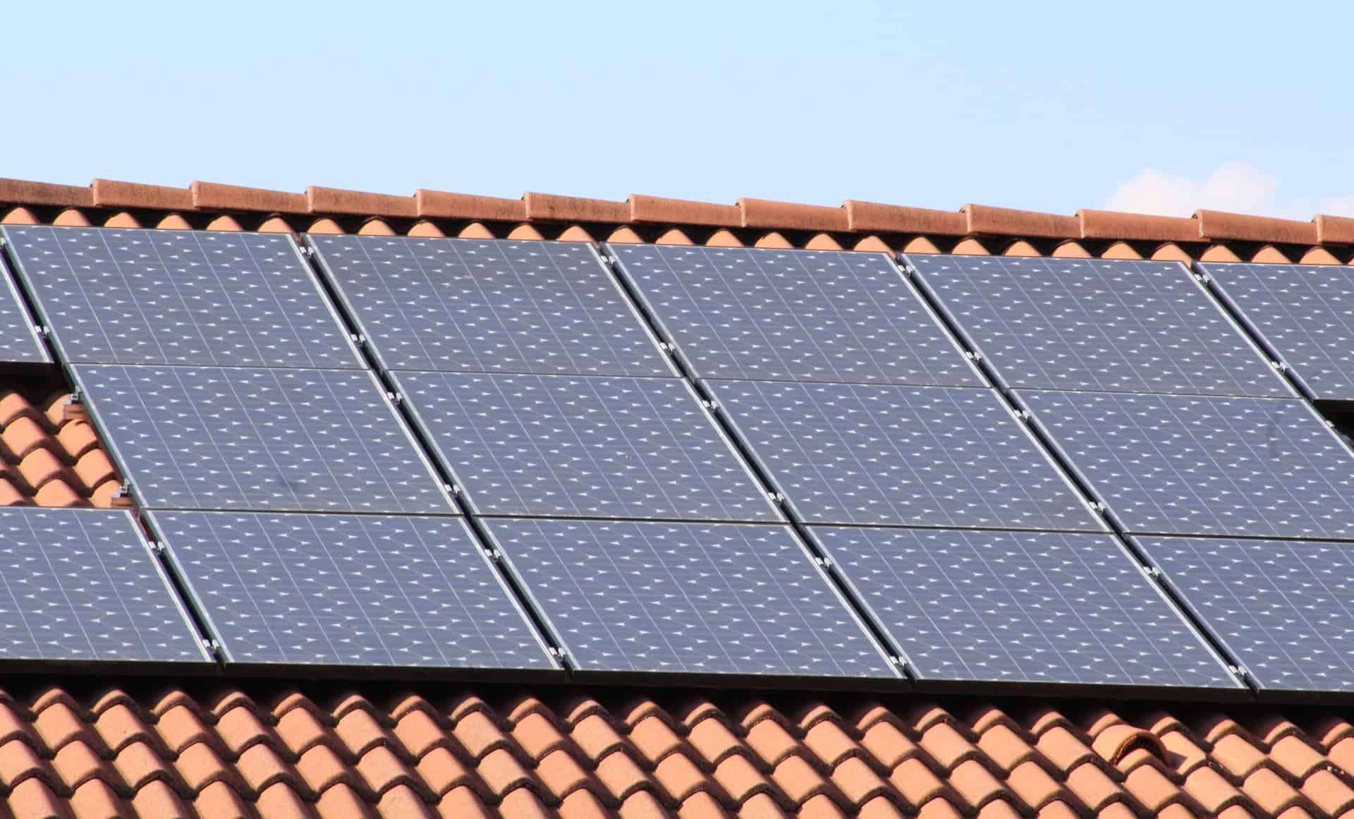 RT Solar SP telhado coberto com painéis fotovoltaicos 